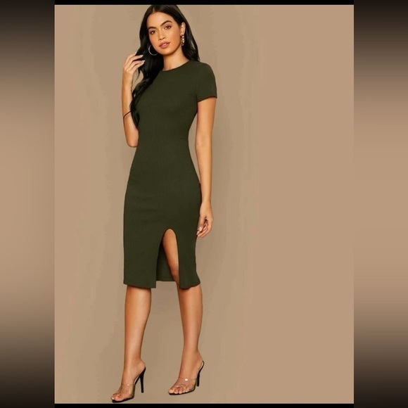 Green Bodycon midi knit dress with a slit size Medium - Picture 1 of 13